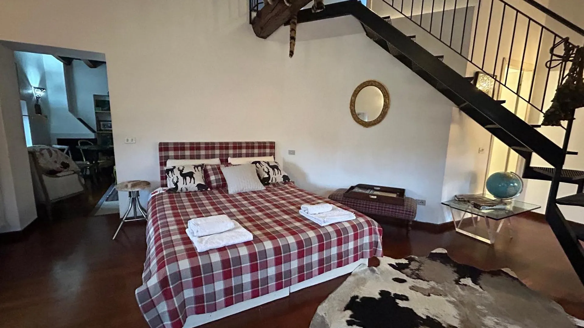Casa Tiare, Artsy Apartment Zona Brera Moscova Milan Italy
